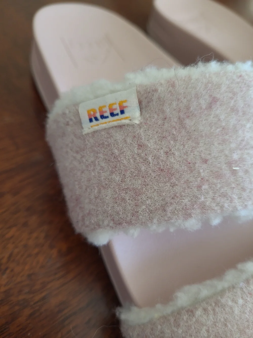 Reef Cushion Vista snuggles Fleece Lined Pink Fuzzy Double-Strap Slide Sandals 7
